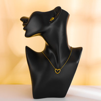 Parure Collier et Boucles d'Oreilles en Acier Inoxydable Plaqué Or 18K PVD, Cœur Torsadé Creux, Chaîne Minimaliste pour Femme, Bijoux de Clavicule