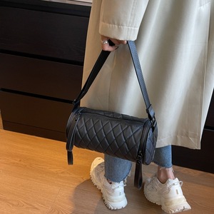 Wholesale Quilted Cylinder Crossbody Bag, Women's Shoulder Messenger Purse, Simple Popular Lattice Cylinder Bag <b>for</b> Daily Travel - Product Image 6
