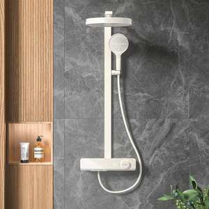 Système de douche numérique chromé avec douches pluie haute pression extra larges et douces pour salles de bain et appartements modernes - Product Image 1