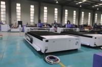 Machine de découpe laser CNC 1,5 kW, 3 kW, 6 kW, modèle 3015, la plus vendue, largement utilisée dans la construction en acier et la fabrication de meubles métalliques