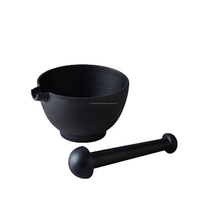 Pilon et mortier en métal noir élégant avec finition lisse, parfait pour mélanger et broyer les herbes et les épices - Product Image 1