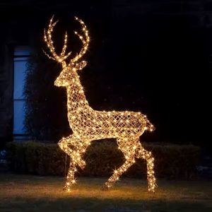 Grande peluche géante d'extérieur pour décoration de Noël Traîneau du Père Noël Led grandeur nature Motif de renne 3D Bois lumineux pour fabricant de voitures - Product Image 1