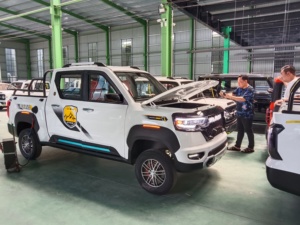 レトロン新エネルギー低速電動ピックアップトラック3500W AC 5人乗り 最高速度60-80km/h 401-500km NEDC航続距離 家庭用車両 - Product Image 6
