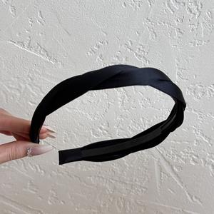 ที่คาดผมแบบยืดหยุ่นกันลื่นสำหรับผู้หญิง แฟชั่นแบบเรียบง่าย ลายเกลียวขนมทอด - Product Image 6