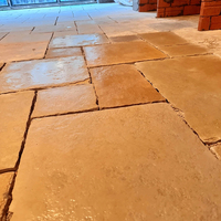 Carreaux de sol en calcaire beige bon marché, pierre attrayante, produit en calcaire pour l'extérieur