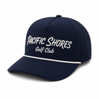 Casquette 5 panneaux personnalisable avec logo, perforations laser, bleu marine et blanc, classique, ajustable, structurée, respirante, aération optimisée, été