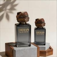 Flacon de parfum vide de 50 ml avec pompe à brume premium, col serti de 15 mm, forme carrée, avec bouchons en pierre naturelle irrégulière - Vente en gros
