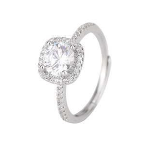 Bague en zircon à huit cœurs et huit flèches, plaquée platine, style 'Small Sugar Ring', best-seller, bijou de collection, également disponible comme bague diamant, et disponible en version bracelet. - Product Image 5