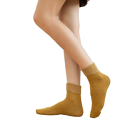 2023 nouvelles chaussettes de neige mi-mollet pour hommes en peluche velours respirant longueur d'équipage couleur unie robe chaude vente chaude hiver essentiel