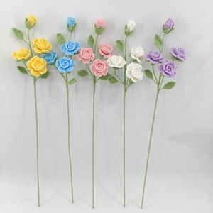 Nuevas Flores de Rosa Tejidas a Mano con Múltiples Cabezas para Decoración de Jarrones en el Hogar, Hechas a Mano con Hilo de Lana, para San Valentín, Graduación, Navidad - Product Image 4