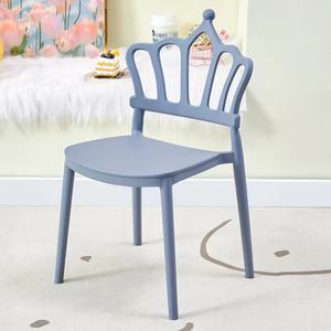 Silla Infantil Moderna Chiavari Tiffany de Resina PP Apilable para Comedor, Eventos al Aire Libre e Interiores, Cocina y Sala de Estar - Product Image 6