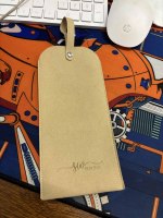 Pochette de rangement pour lunettes et bijoux en microfibre avec bouton-pression, logo personnalisable, un indispensable pour les voyages et les cadeaux.
