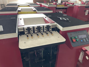 Caliente 300mm de ancho PLC banda cuero PU PVC máquina de división con Motor de engranajes zapato Skiving maquinaria de fabricación de calzado - Product Image 4