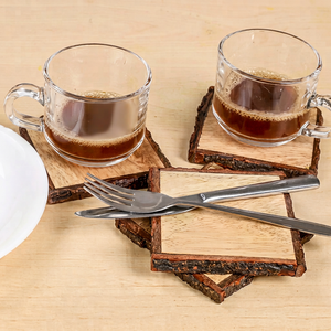 Ensemble de sous-verres en bois naturel avec motif de grain artistique pour tables basses, tables à manger et bureaux dans les intérieurs modernes - Product Image 1