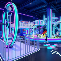 Équipement de parc d'attractions commercial, aire de jeux intérieure pour enfants avec néons et rotation à 360° °   Toboggan à vélo et piscine à balles