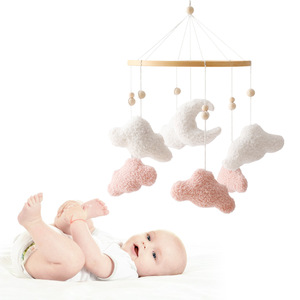 Mobile de lit bébé moderne décoratif avec télécommande, projection apaisante ciel étoilé, jouet en bois et feutre doux - Product Image 6