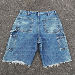 Pantalones cortos de mezclilla holgados con doble rodilla para hombre, estilo Y2K vintage, lavados, tipo carpintero, con dobladillo deshilachado y efecto desgastado - Product Image 2