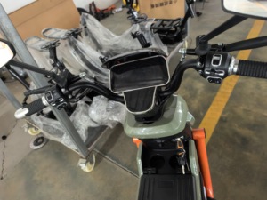 Bicicleta/Motocicleta Eléctrica de Alta Calidad de 1200W/1000W sin Escobillas, 3 Velocidades, Frenos de Disco Hidráulicos Electrónicos Digitales - Product Image 2