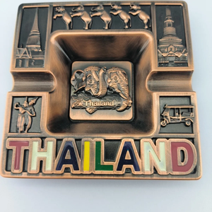 Cenicero de plata de mesa portátil personalizado para adultos en 3D Cenicero de cigarros de viaje artístico personalizado Cenicero de <span class=keywords><strong>Metal</strong></span> de forma cuadrada barato - Product Image 1