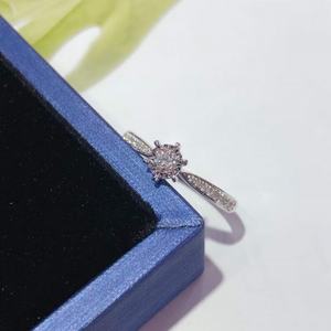 Anillo Solitario Clásico de Oro de 18K con Diamante Sintético Redondo de 0.1ct, Joyería de Moissanita para Mujer - Product Image 6