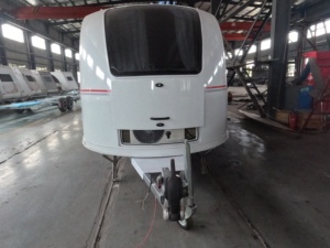 Caravana Ligera de Aluminio con Diseño Moderno y Aerodinámico para Acampar Fuera de Carretera, Autocaravanas, Remolques de Viaje con Cocina y Baño - Product Image 5