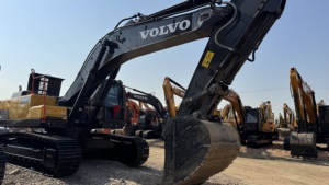 Excavatrice d'occasion Volvo EC360DL pour carrière, exploitation minière, travaux de terrassement, engin de grande taille, état excellent - Product Image 3