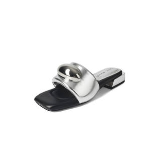 Sandalias de verano de nuevo estilo, modernas, metálicas, multicolor, sin cordones, con punta cuadrada y tacón medio grueso. - Product Image 2