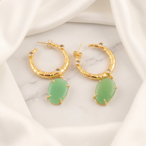 Pendientes de aro llamativos con incrustaciones de chalcedonia crisolítica, de latón chapado en oro de 18k, con textura de serpiente y detalles de circonita cúbica, para mujer. - Product Image 4