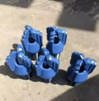 Foret à trois ailettes en carbure de 4 1/2 pouces pour forage de puits d'eau et de roches souples, foret à traîner à marches en alliage PDC