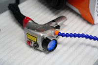 Nouvelle machine de nettoyage au laser à fibre portable de 300 W pour l'énergie, la transmission automatique, le décapage de la rouille et de la peinture sur pierre et métal, 13 modes