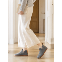 Bottines à enfiler en feutre de pure laine avec empiècement contrastant et semelle en cuir gris foncé, chaussures d'intérieur pour l'automne et l'hiver