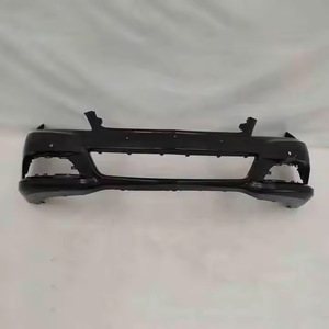 Pare-chocs avant OEM en gros d'usine de pièces automobiles pour MercedesBenz W204 2012 nouvel état avec découpes d'attelage de <span class=keywords><strong>remorquage</strong></span> - Product Image 3