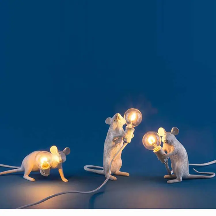 Industri Gaya Retro Nordic Gaya Seni Kepribadian Kreatif Ruang Tamu Koridor Lorong Resin Orangutan Hewan Table Light