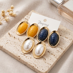 Orecchini Geometrici di Design per Donne, Resina Colorata Placcata in Oro 18K, Stile <span class=keywords><strong>Art</strong></span> Déco Moderno, Oversize e Trendy - Product Image 5