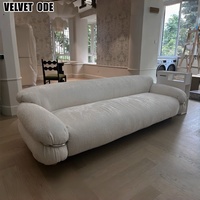 Canapé en tissu moderne de luxe, nouvelle arrivée, dossier capitonné, canapé ergonomique, coussin épaissi pour un salon confortable