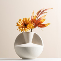 Mini vase décoratif de table en céramique ARM LVG, forme sphérique sculpturale, design géométrique ajouré, pour la maison