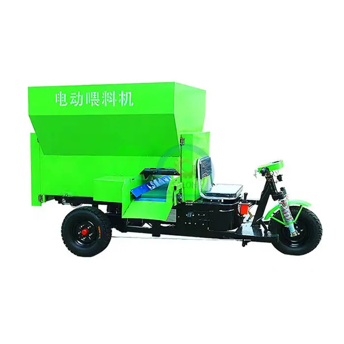 easy to operate three-wheel drive grass cart Silage feed spreader truck Automatic distributor large capacity grass truck mixer