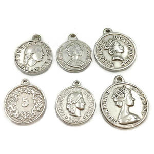 Figure reine <span class=keywords><strong>Elizabeth</strong></span> <span class=keywords><strong>II</strong></span> breloque/pendentif en acier inoxydable pièce de monnaie pendentifs bijoux faisant des résultats - Product Image 2