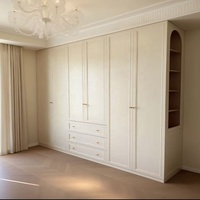 Armoire sur mesure en bois résistant à l'humidité, avec rangement intégré pour chambre à coucher, compatible OEM et ODM, pour maison moderne