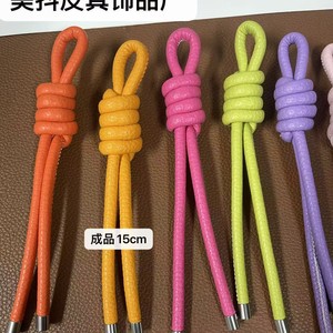 Porte-clés tressé style coréen, pendentif en cuir PU couleur unie, breloque de sac, artisanat manuel coloré, clochette en forme de cœur et goutte d'eau - Product Image 3