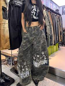 Jeans de mezclilla anchos con estampado de camuflaje para mujer, corte holgado, estilo urbano, con bolsillos - Product Image 6