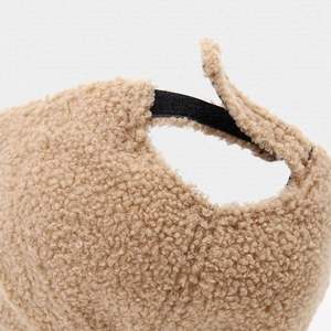 Gorra de Béisbol de Moda para Mujer, Otoño Invierno, Cálida, de Terciopelo, con Lazo Bordado y Peluche - Product Image 6