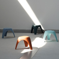 Tabouret moderne en plastique pour coffre d'éléphant salon épaissi usage domestique tabouret empilable pour changer les chaussures petit appartement créatif simple