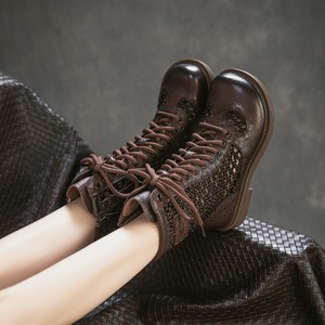 Nouvelles bottes longues en cuir au design rétro, en cuir de vachette de qualité supérieure, perforées pour une ventilation optimale, chaussures pour femmes multifonctionnelles et tendance - Product Image 4