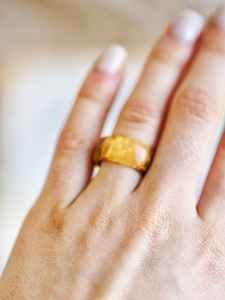 Anillo de Dedo Hecho a Mano con Resina y Madera, Joyería Única de Madera Natural con Acabado de Resina, Perfecto para Uso Diario Informal y en la Oficina - Product Image 4