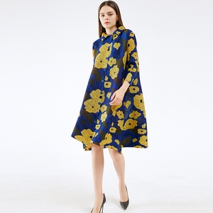 Nouvelle Collection 2025 – Livraison Rapide – Robe Plissée Miyake Grande Taille 2021 à Boutons Imprimée Ample et Fluide pour l'Été - Product Image 2