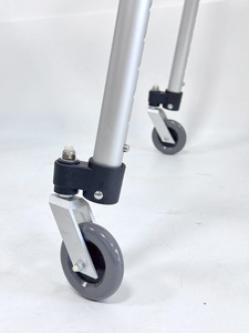 3 इंच 360 डेस्गरी पहियों और 3 गुना डिजाइन रोलर वॉकर के साथ एल्यूमीनियम फोल्डिंग वॉकर - Product Image 4