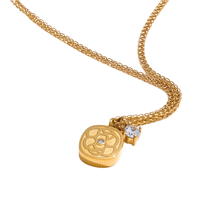 MW Pendentif épais en acier inoxydable plaqué or 18 carats avec fleur carrée en zircone pour anniversaire