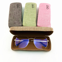 Vente en Gros Étui Rigide Carré pour Lunettes de Vue et de Soleil avec Logo Personnalisé, Boîte de Rangement et Emballage