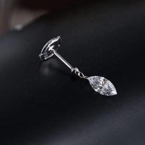 Pendentif <span class=keywords><strong>et</strong></span> petites boucles <span class=keywords><strong>d</strong></span>'oreilles en <span class=keywords><strong>diamant</strong></span> suspendu en <span class=keywords><strong>or</strong></span> 18 carats de Ruyi Jennie <span class=keywords><strong>Diamant</strong></span> naturel perforé sans couture intégré - Product Image 3